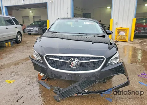 2017 Buick Lacrosse Essence z USA, uszkodzony, nr VIN 1G4ZP5SS6HU208835